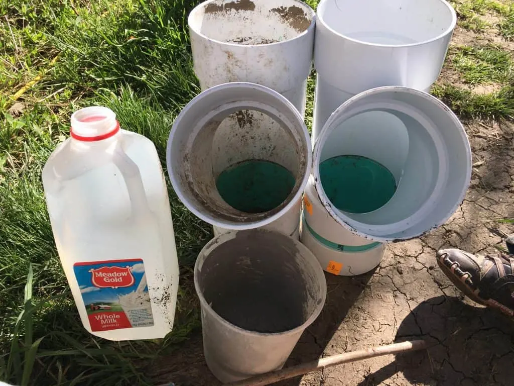 Filling the bottom of the mineral feeders with cement